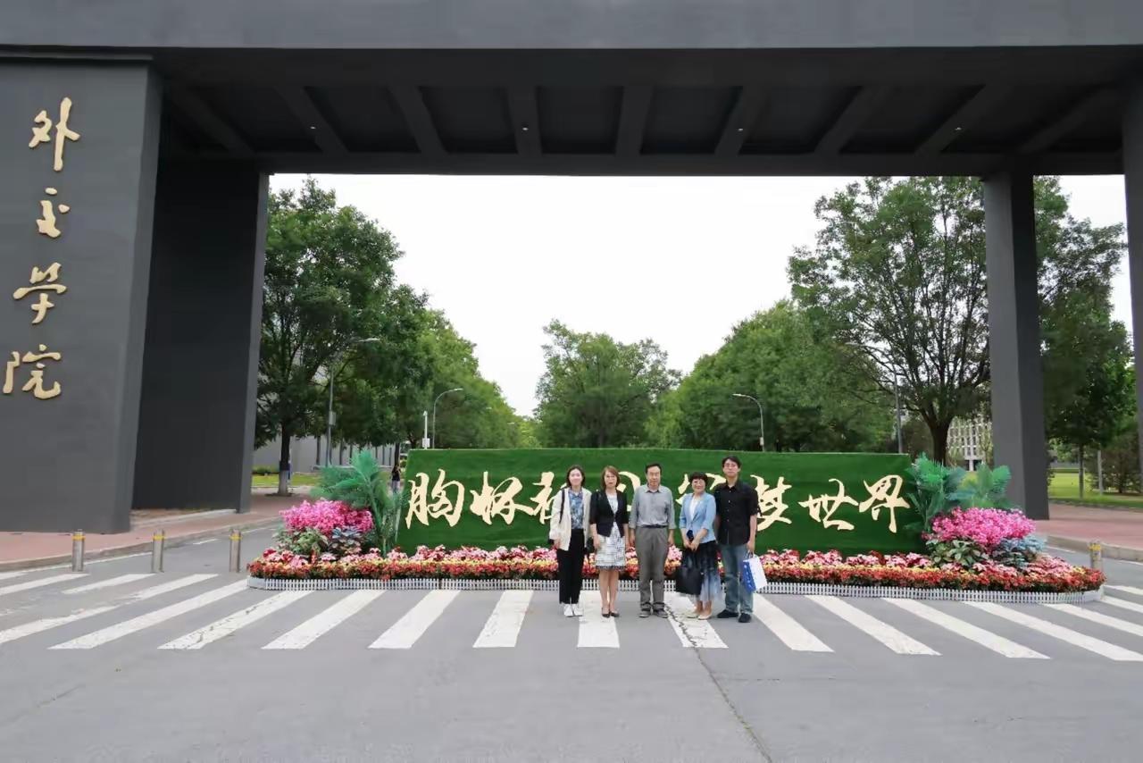 前外交官李文回国两年多，到处游说放开移民，完全无视咱们国情，属实让人费解！
​​