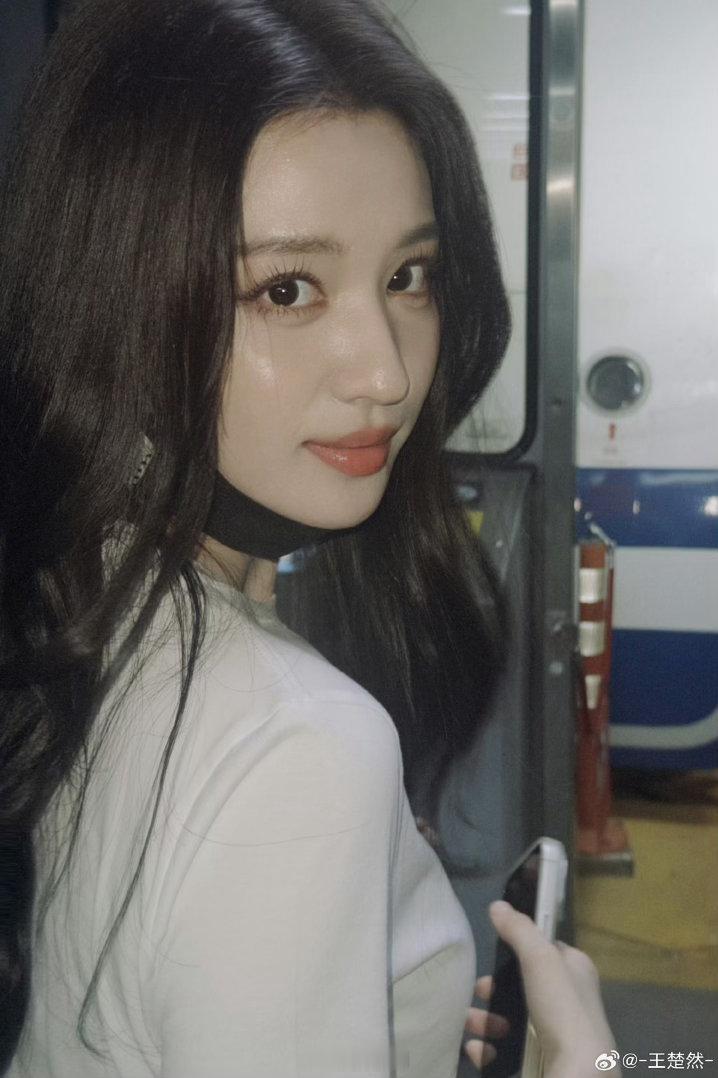 王楚然告黑名单 王楚然工作室发告黑声明 啊这啊这，心疼大美女了啊，没想到努力又敬