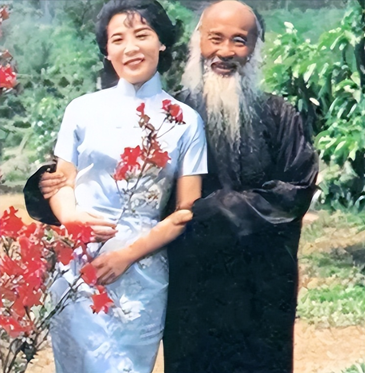 44岁张大千收16岁女徒弟，对方怀孕后，大师许诺遗产分她一份。1949年12月，