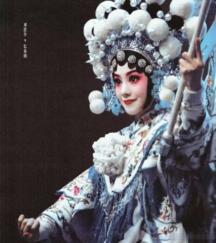主角数据主角成绩各项成绩数据一目了然，遍地观众真情实感好评，口碑拉满，刘浩存凭借