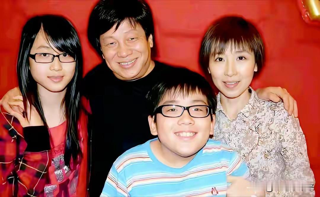 2026年1月14日，香港功夫影星梁小龙在深圳家中离世，享年77岁。
 
这位与