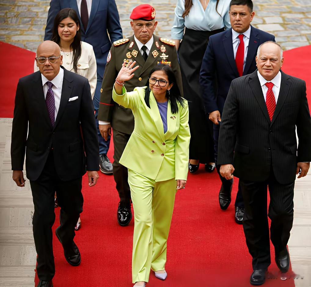 没想到，万万没想到啊！
马杜罗竟然被自己的副总统出卖了。英国《卫报》在最新的报道