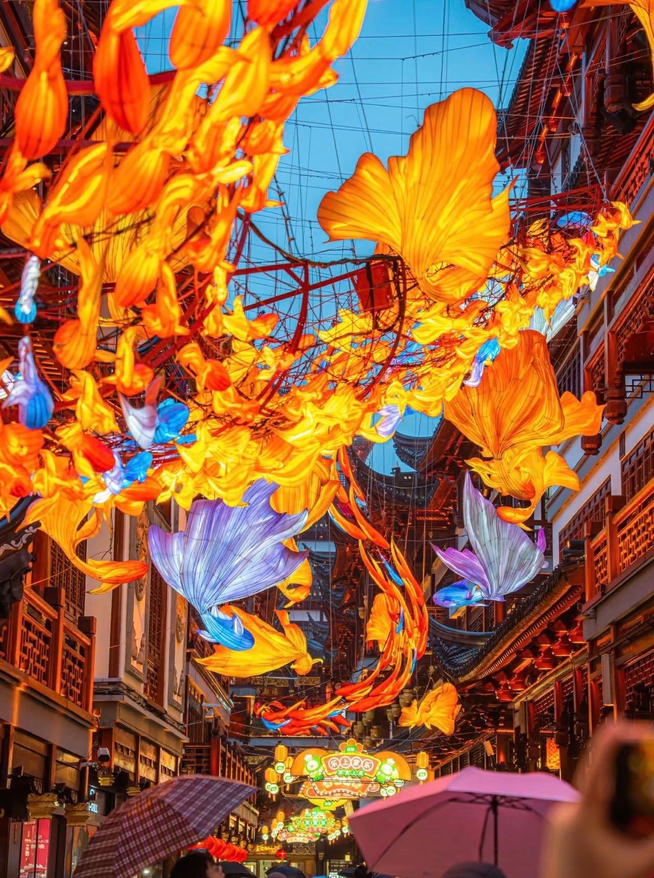 上海人的新年派对好超前 上海人的新年派对，真是超前又独特。街头巷尾热闹非凡。不仅