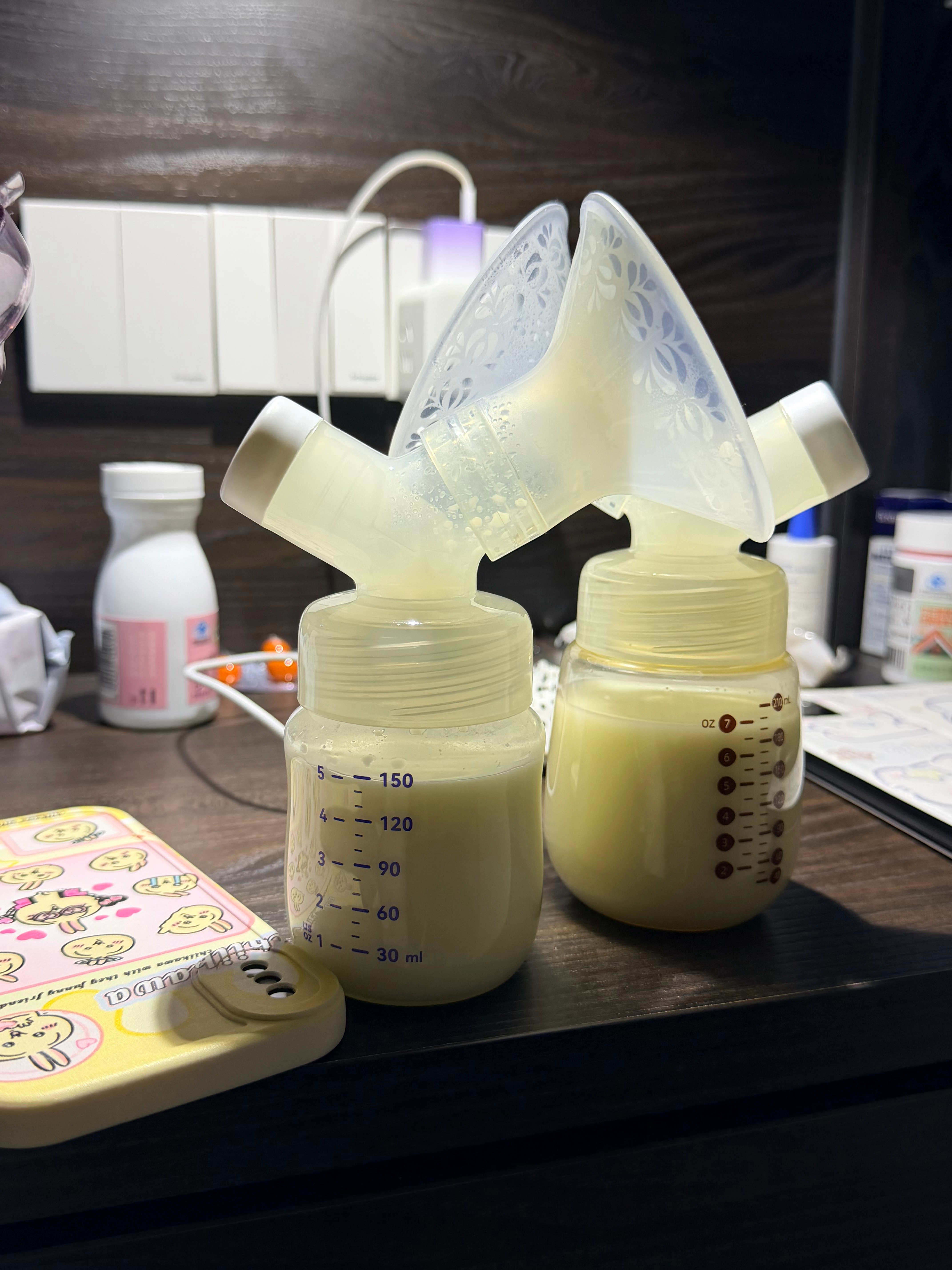 我朋友说她不吸夜奶 我好羡慕 因为我不吸就会被胀醒…[泪奔] ​​​