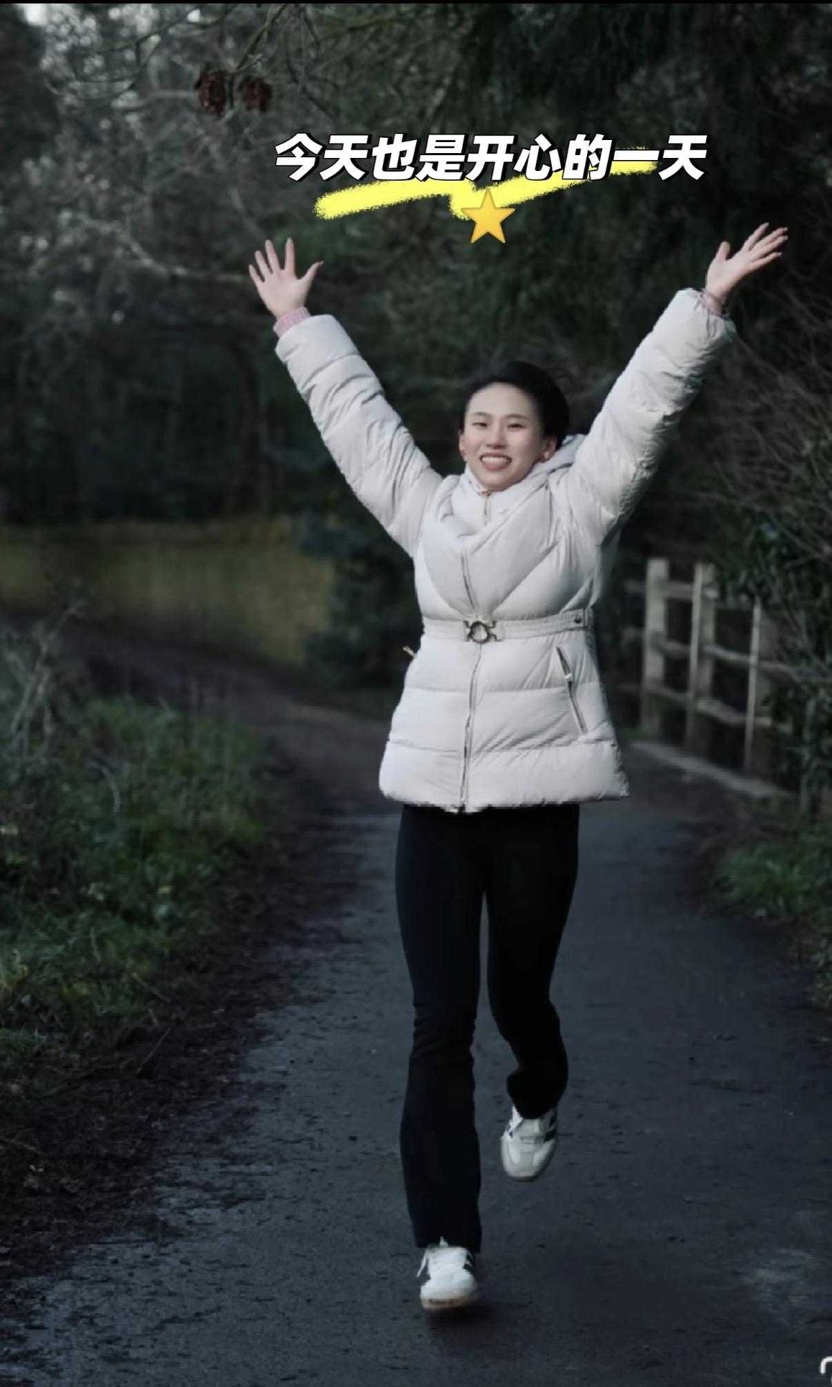 今天也是开心的一天

因为是你，所以每一天都值得开心。

跳台上的陈芋汐，
用一