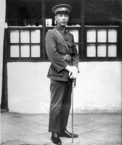 1945昆明突变，蒋介石调虎离山，“云南王”龙云为何一夜被夺权
从1927年到1