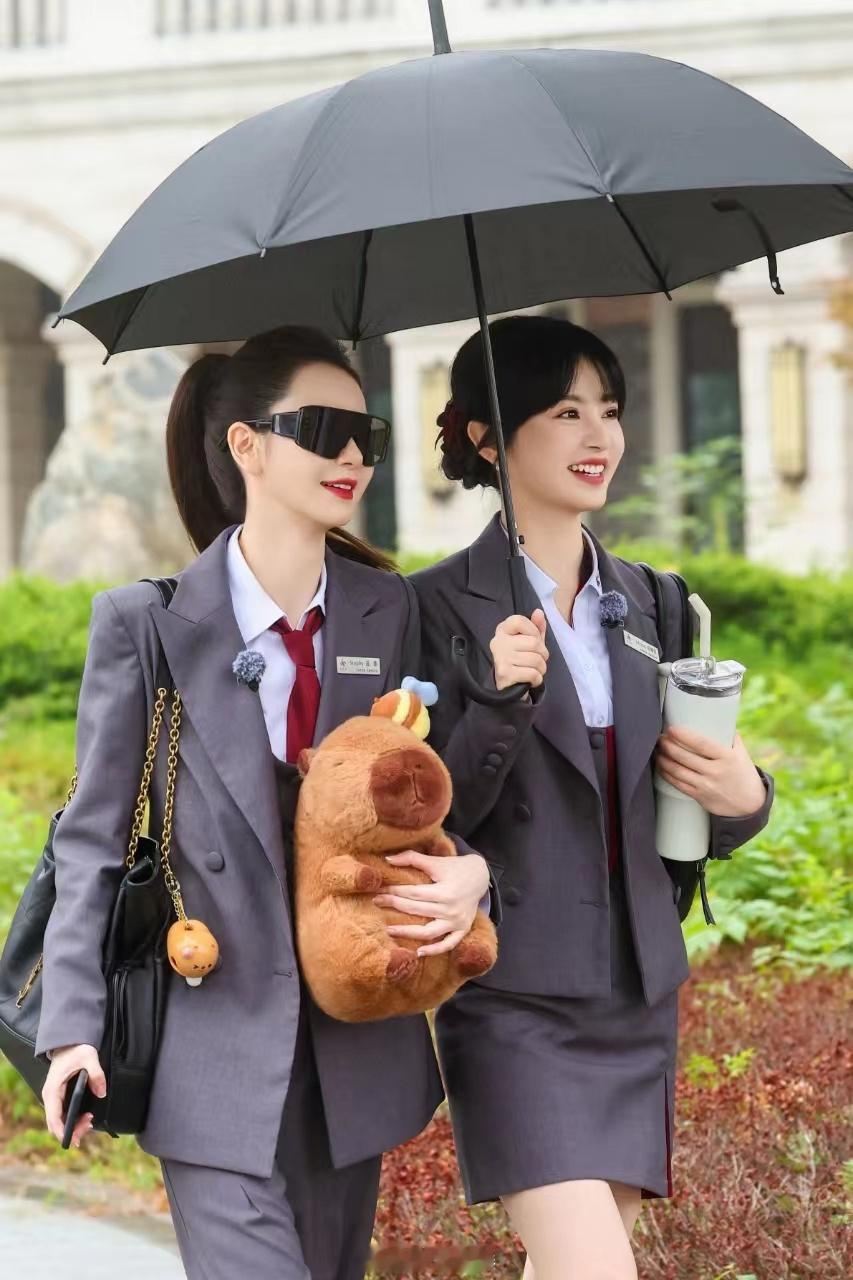 #女推2全员制服上班# 呜呜呜，女推好久不见，我真的太爱她们6个了，原班人马、全