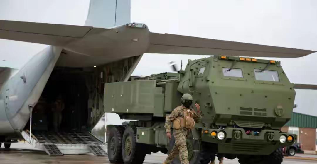 27个巨大水柱在台海升起后，美媒直言：解放军远火已是全球最强！

27枚火箭弹划