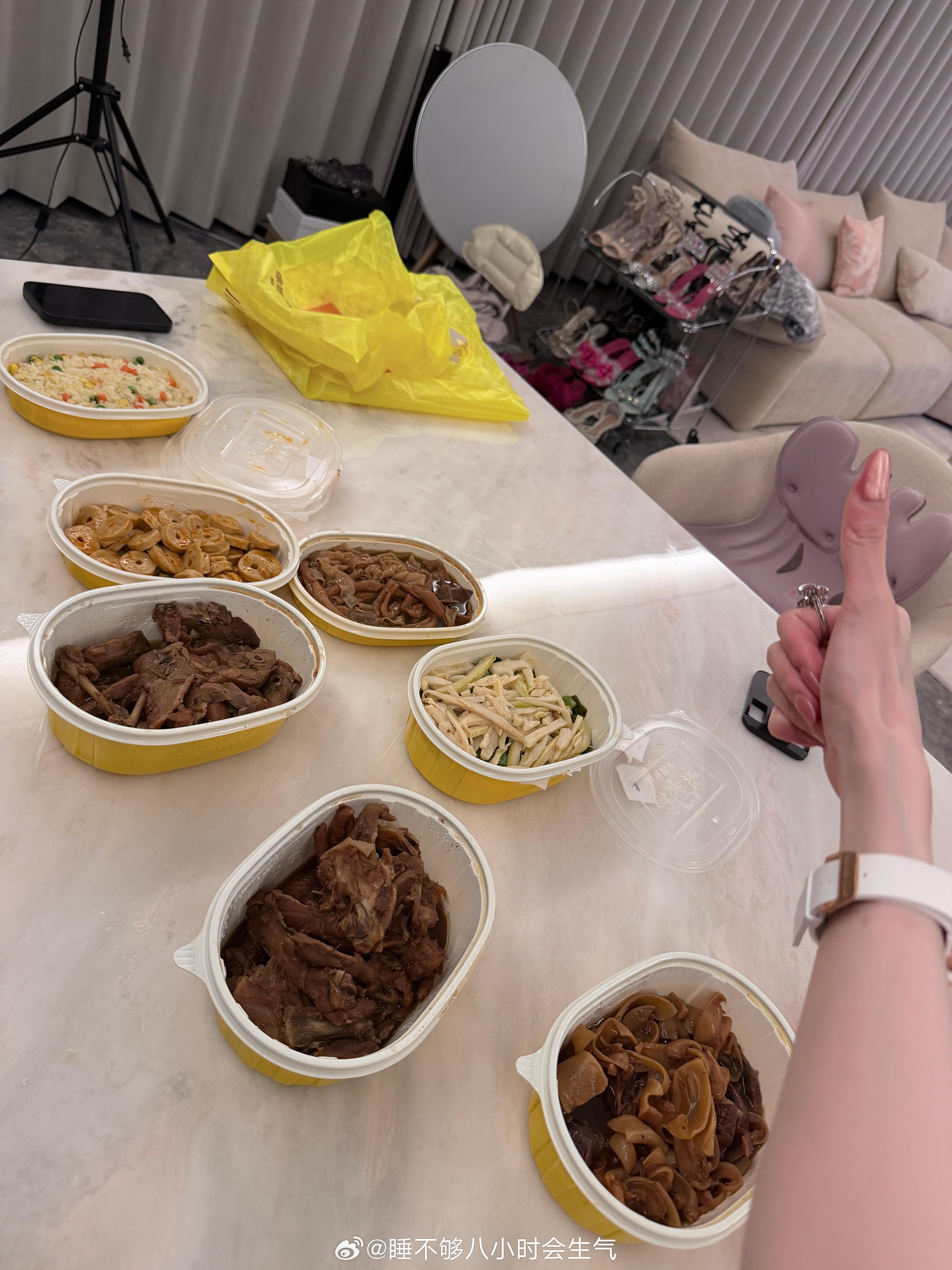 我真的好容易满足啊我对象和我说我上次吃到别人点的很好吃 就觉得一定要打包回家给你