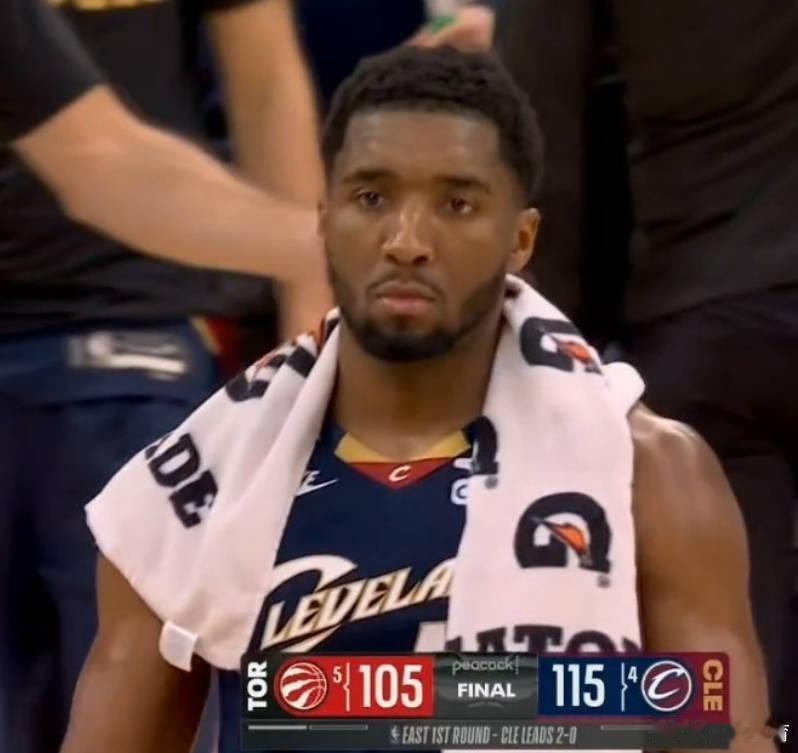 骑士2比0猛龙骑士115-105轻取猛龙，大比分2-0领先！ 米切尔30分7板5