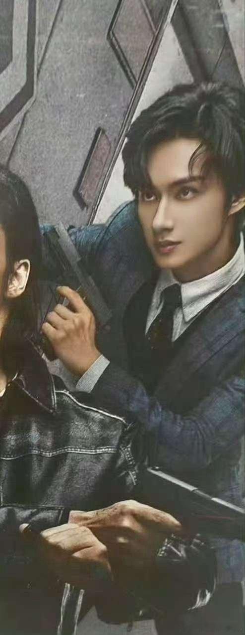 JUN文俊辉[超话]文俊辉西装覆面造型 被《捕风追影》文俊辉的西装覆面造型帅到尖