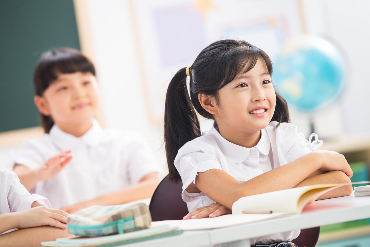 “聪明但不努力”是最大的误解，要分清两种孩子。

一种孩子是真有潜力，觉得初中知