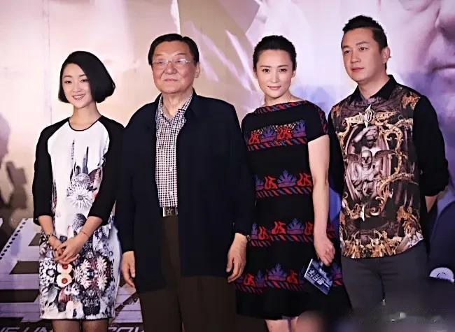 左一叫啥名字？好熟悉
蒋勤勤还是那么美
潘粤明好像有点发福