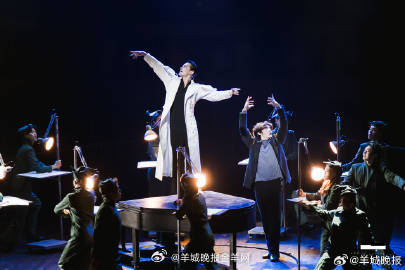 【#刘令飞担任首届大湾区校园戏剧季专家评审#】6月23日，备受关注的首届大湾区校