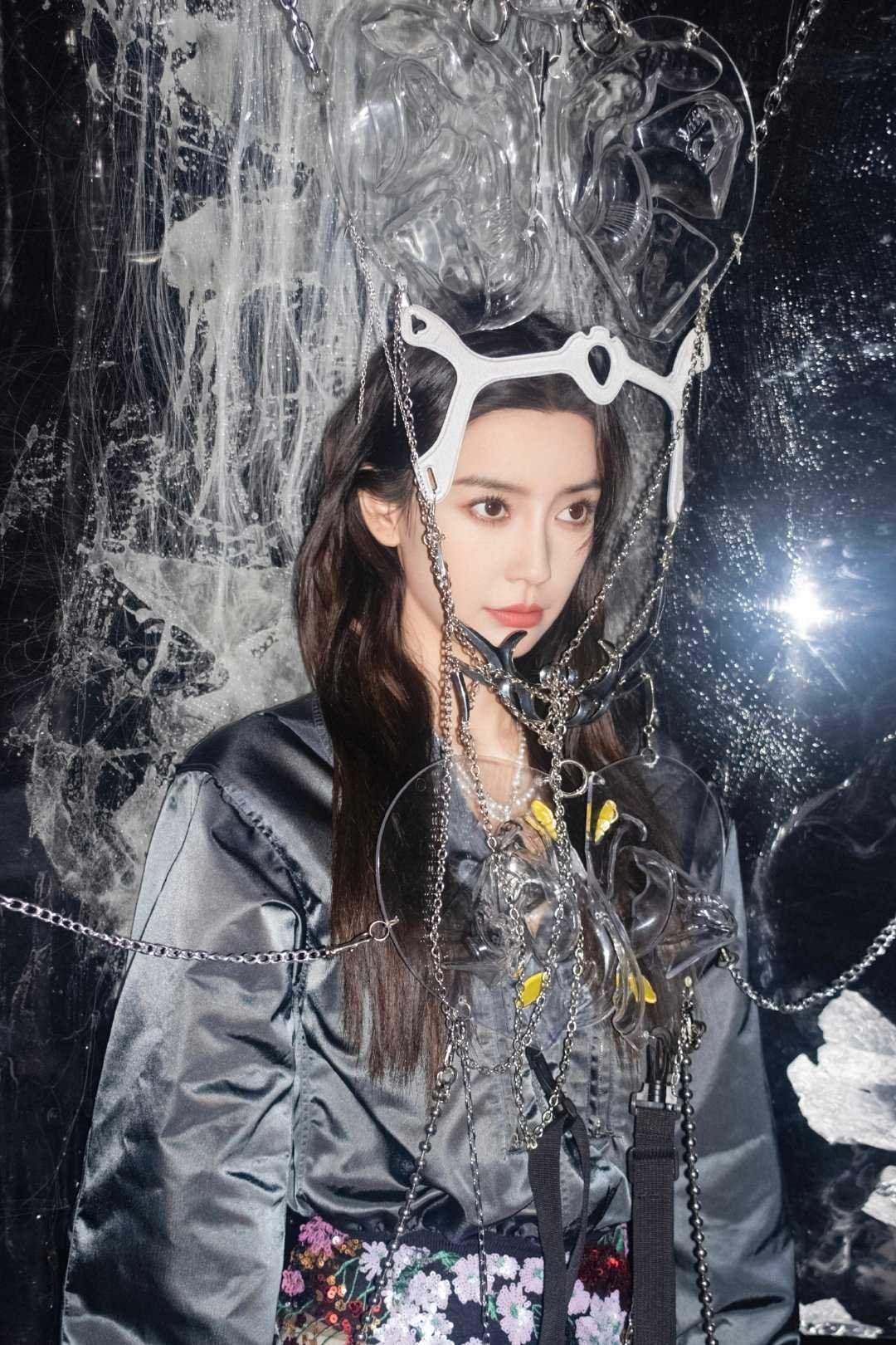 angelababy angelababy “像光驱散黑暗神明降临人间你出现在我