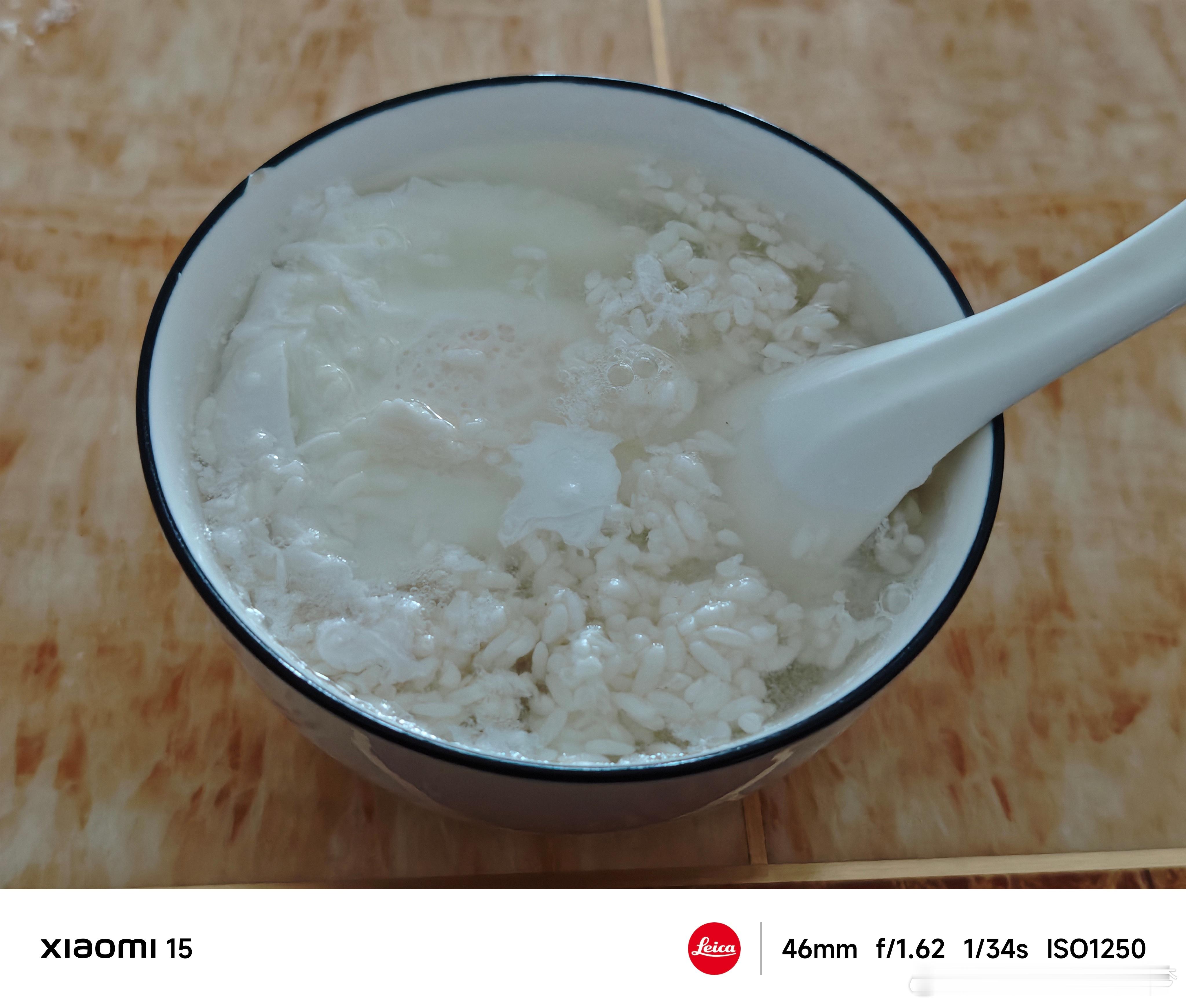 早兄弟们，今日早餐一整颗鸡蛋的醪糟鸡蛋 