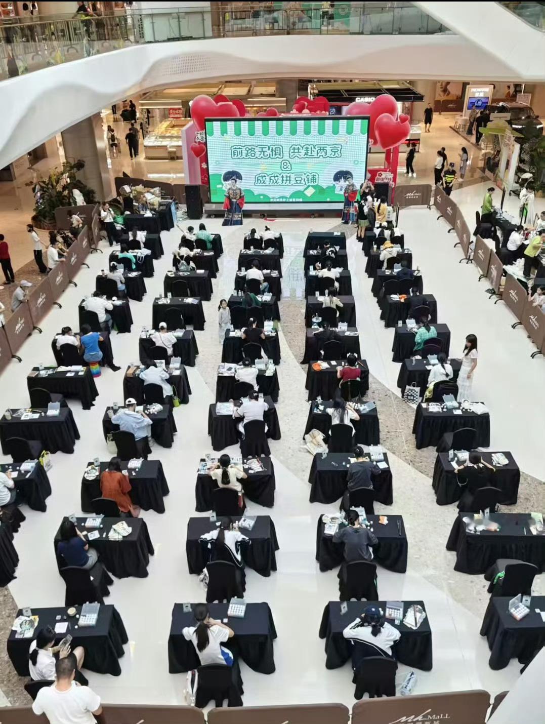 剧宣新高度！！！成毅拼豆大会，不知道的还以为是监考现场呢，两京十五日剧宣竟然是这