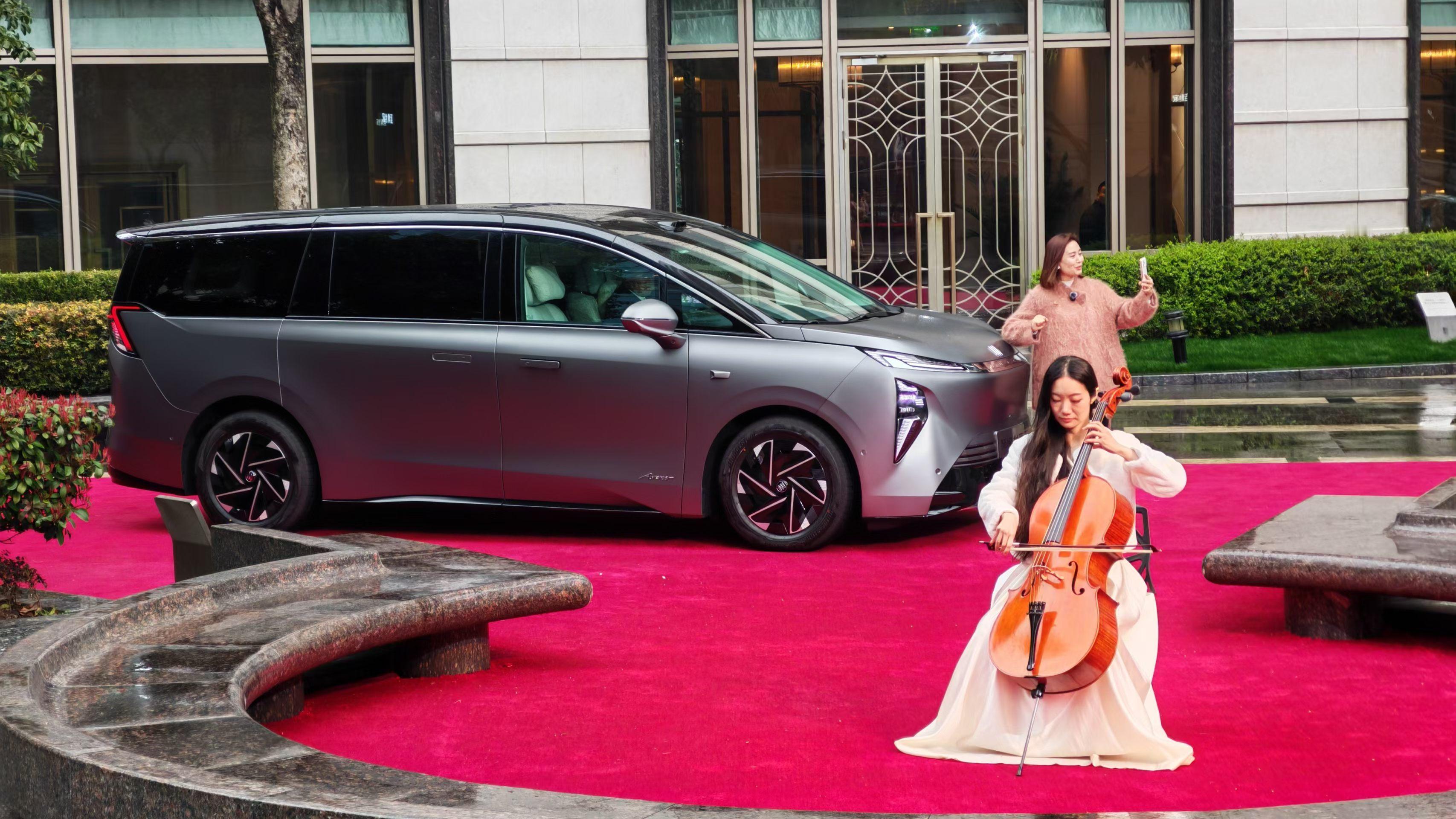 别克至境世家纯电版，48.99万官价，还有权益，很多。像我这样的上汽通用车主，还