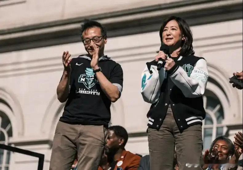 蔡崇信离婚布鲁克林篮网队与纽约自由人队老板蔡崇信、吴明华，在结婚30年后决定离婚