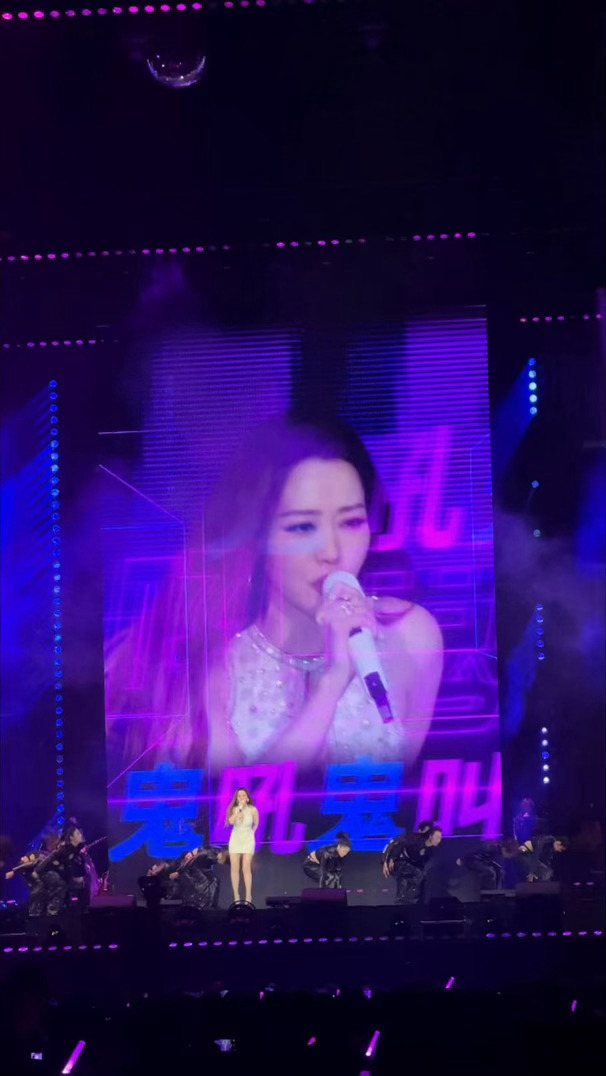 张靓颖烫嘴rap我办不到🎤内地收官舞台太绝！张靓颖驾驭高难度烫嘴rap，飒爽姿