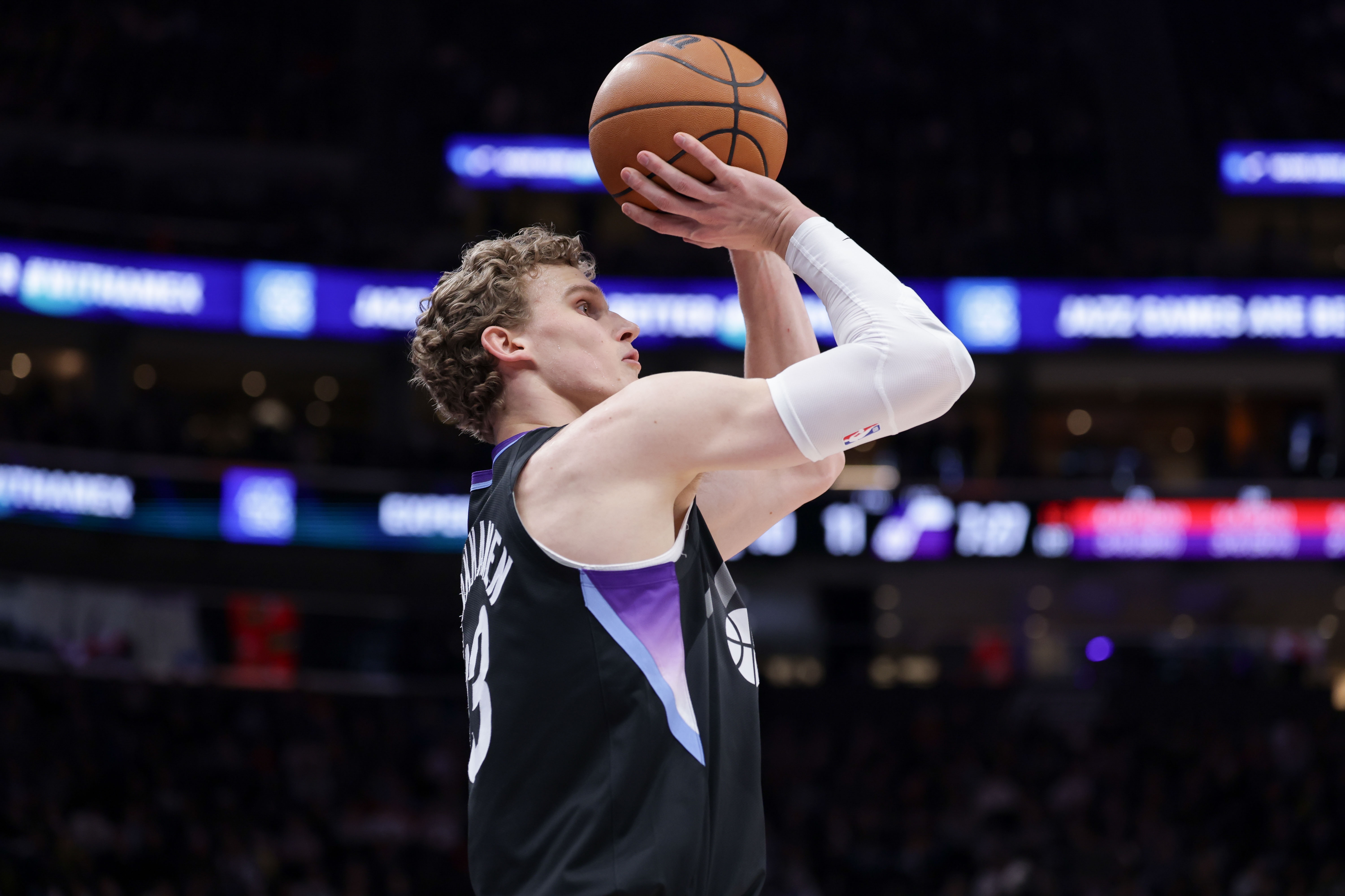 Windhorst：续约前的马尔卡宁知道爵士会重建，但他原本期待球队能快速崛起。