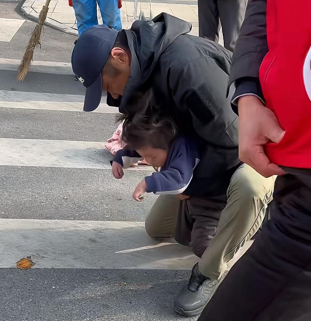 生命时速，
惊险一场，
在12月18日，安徽滁州一名2岁女童在吃玉米时不慎卡喉，