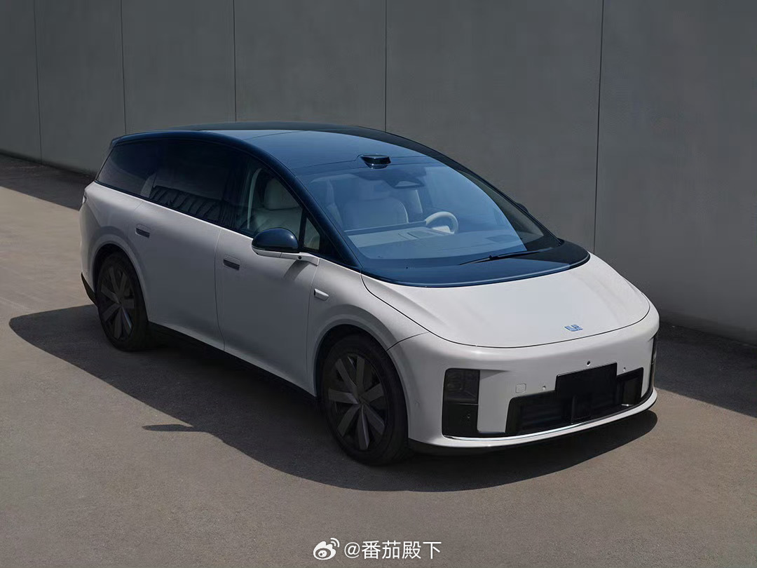 理想i8居然也推出了单电机版本……据说是为了挖个前备箱。那价格30.8万起？其实