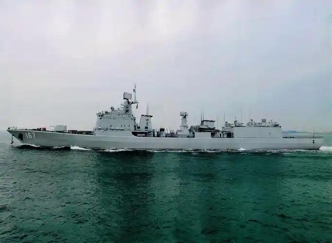 051C型导弹驱逐舰怎么样呢？说白了，051C就是个过渡性产品，妥妥的应急备胎。