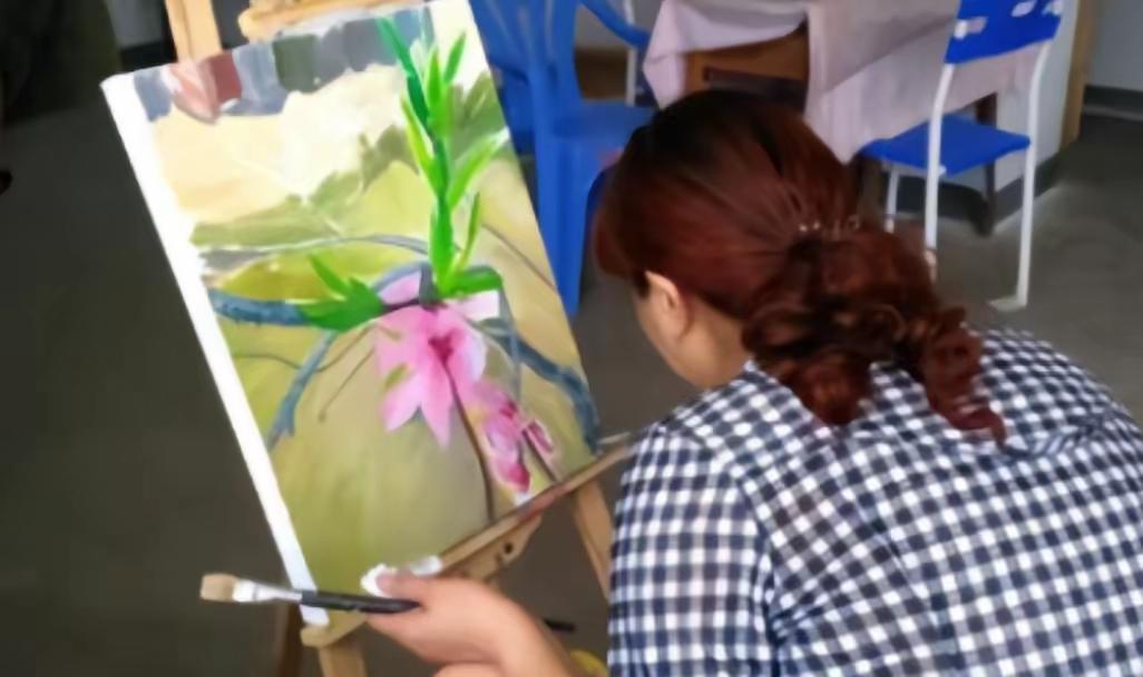 农村大妈临摹名画卖 200 元被骂“侮辱艺术”？专家怒斥，网友却炸锅：这才是真正