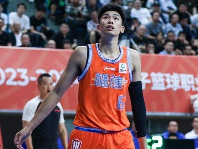 CBA最新消息：CBA官方公布全明星正赛完整阵容。除了此前公布的双方首发名单以外