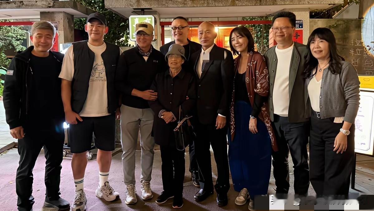 没想到啊没想到，韩国瑜竟然还是个孝子！

前天韩国瑜带着98岁的老母亲前往新北市