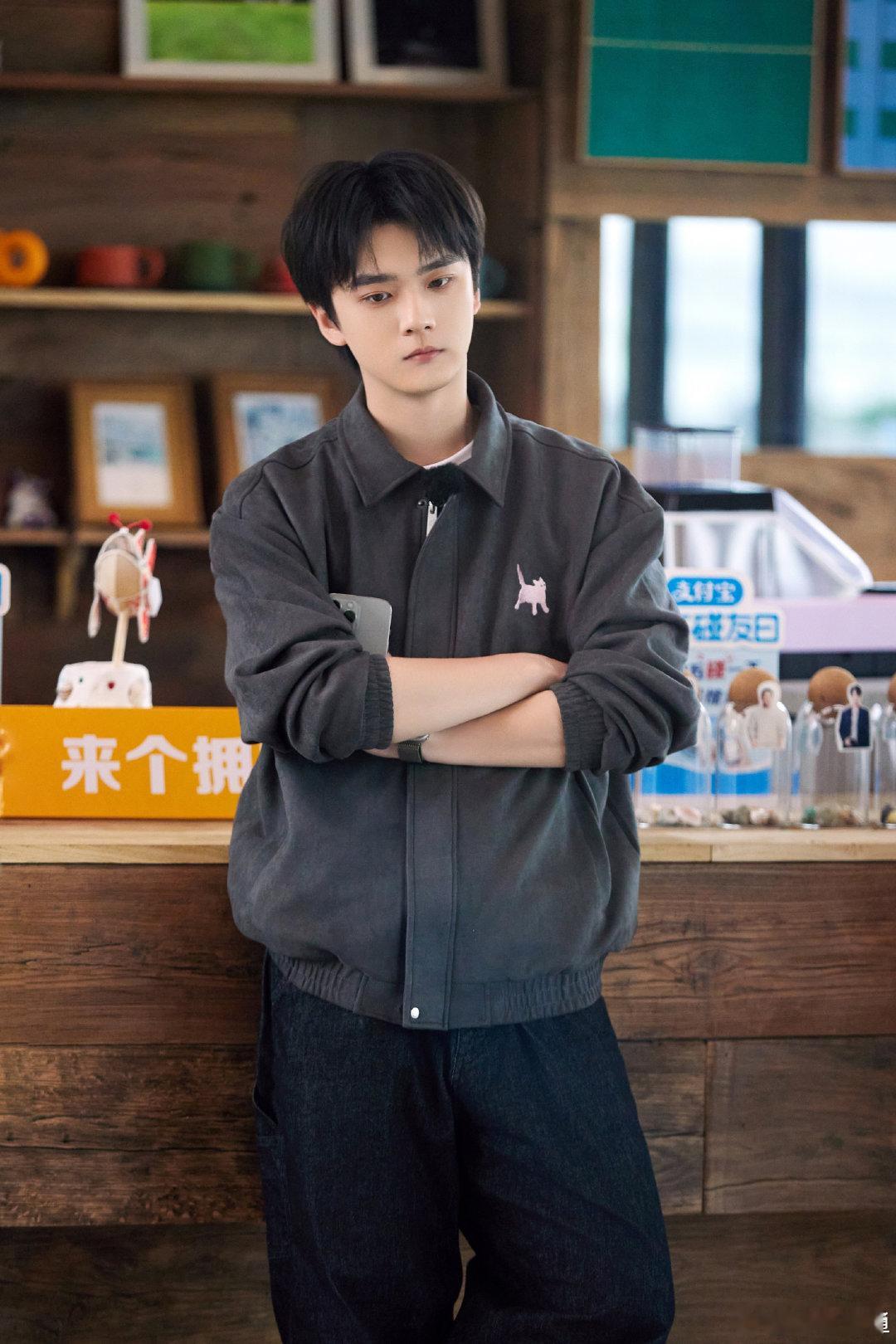 和亲爱的在一起过五一亲爱的客栈五一走秀大片亲爱的客栈 亲爱的客栈五一走秀大片，氛