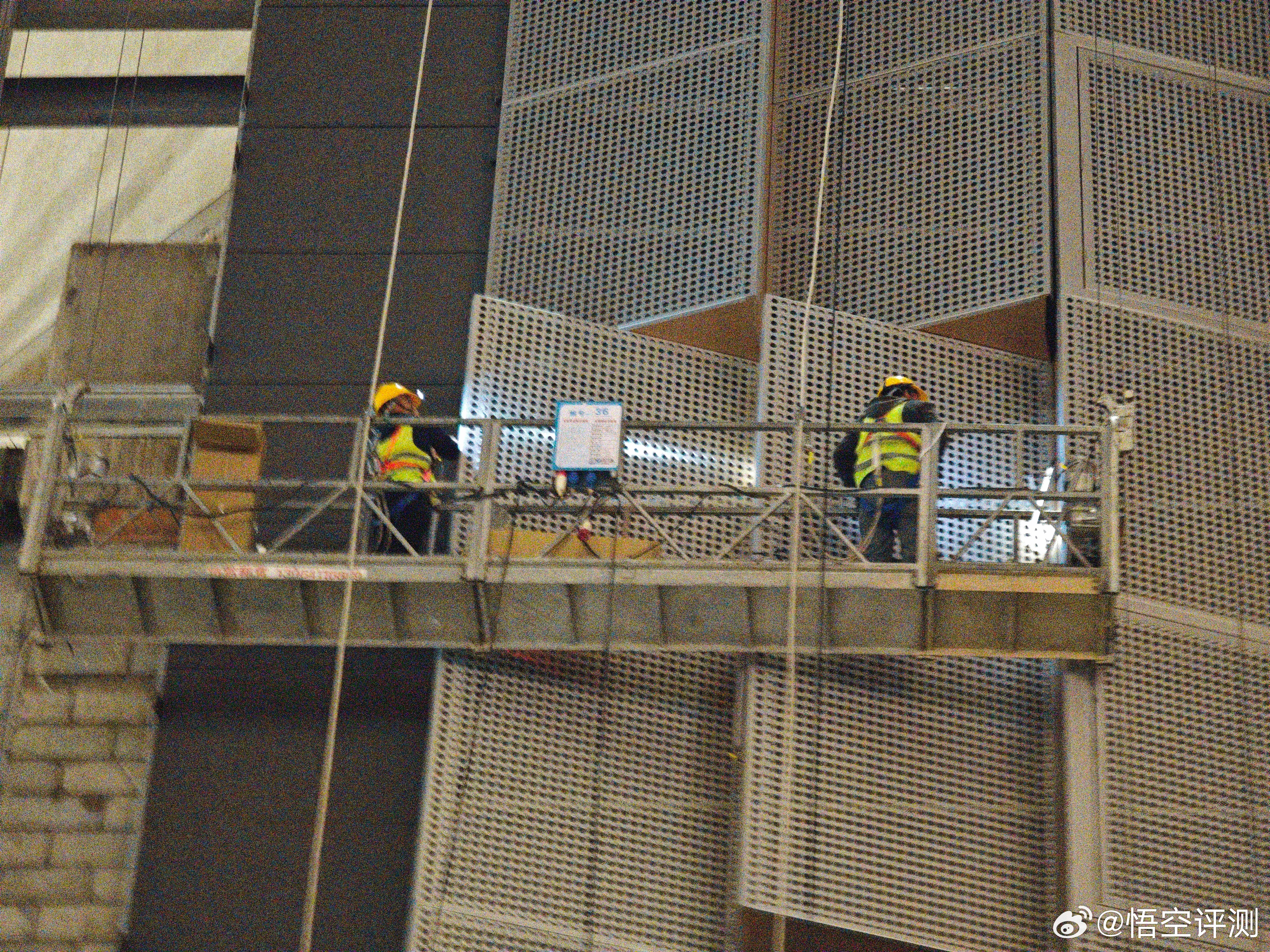 近日，深感人生之艰难。就像那不息之长河，虽有东去大海之志，却流程缓慢，征程多坚。