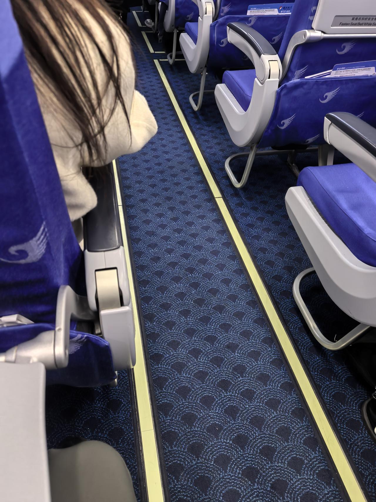 近两年，在石家庄正定机场坐了几十次飞机了。为了节约成本，好多时候都是坐“红眼航班