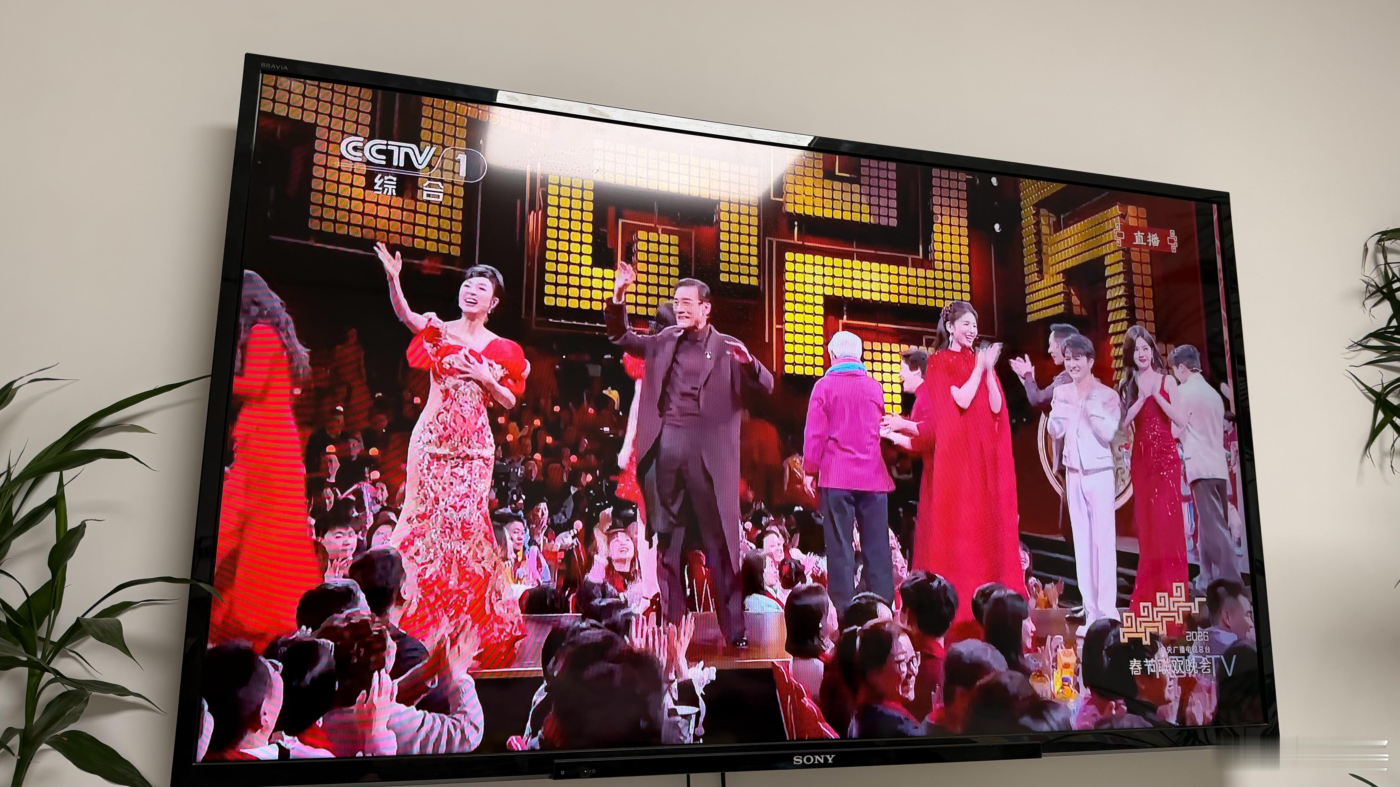 春晚段子大考春晚 春晚开场节目，最嗨的是梁家辉！姜还是老的辣… 