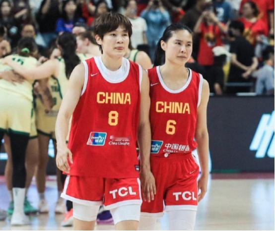 女篮14人名单正式出炉！6后卫5锋线3内线，裁掉2锋线，2核心退出

 
中国女