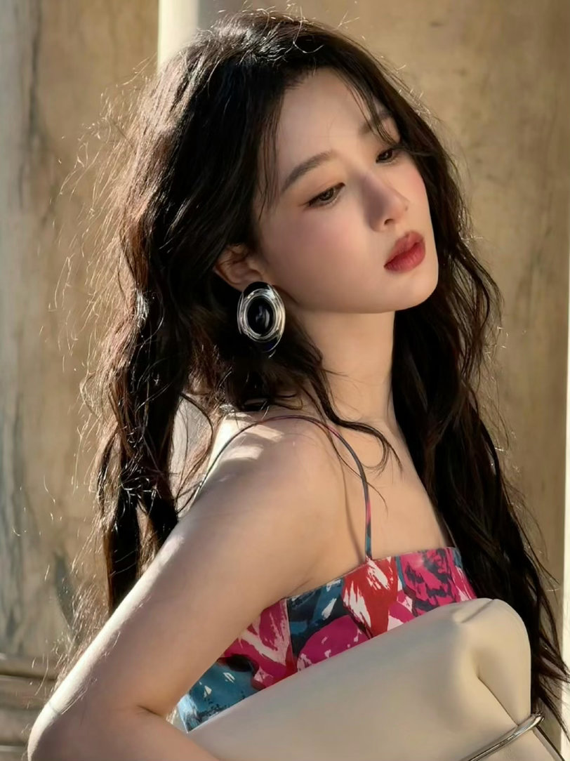 杨紫  你是我的盛夏晴空，也是我的雨后斜阳。"𝓨𝓸𝓾 𝓪𝓻𝓮 𝓶?