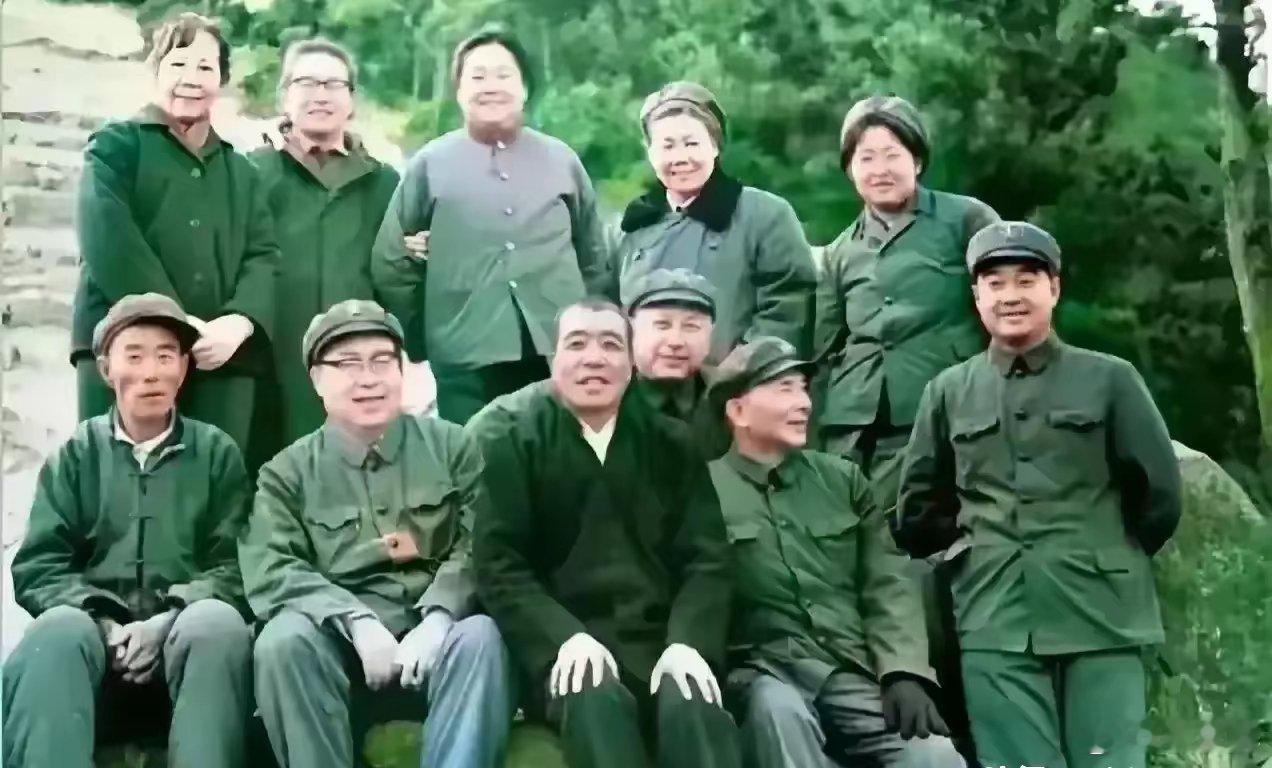 钱学森，李敏，陈永贵等来到大寨学习参观，他们是毛主席的好学生！ ​​​