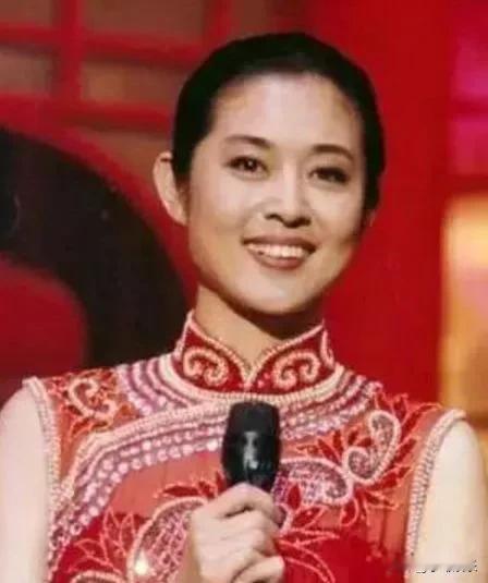 我一直觉得她比陈红漂亮多了！人美心善能力强，不可多的优秀女子。只可惜这辈子她没有