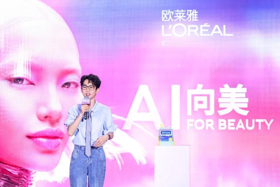 谁曾想呢，在WAIC现场，我竟然看见了美妆巨头欧莱雅？？定睛一看，竟然还有何同学