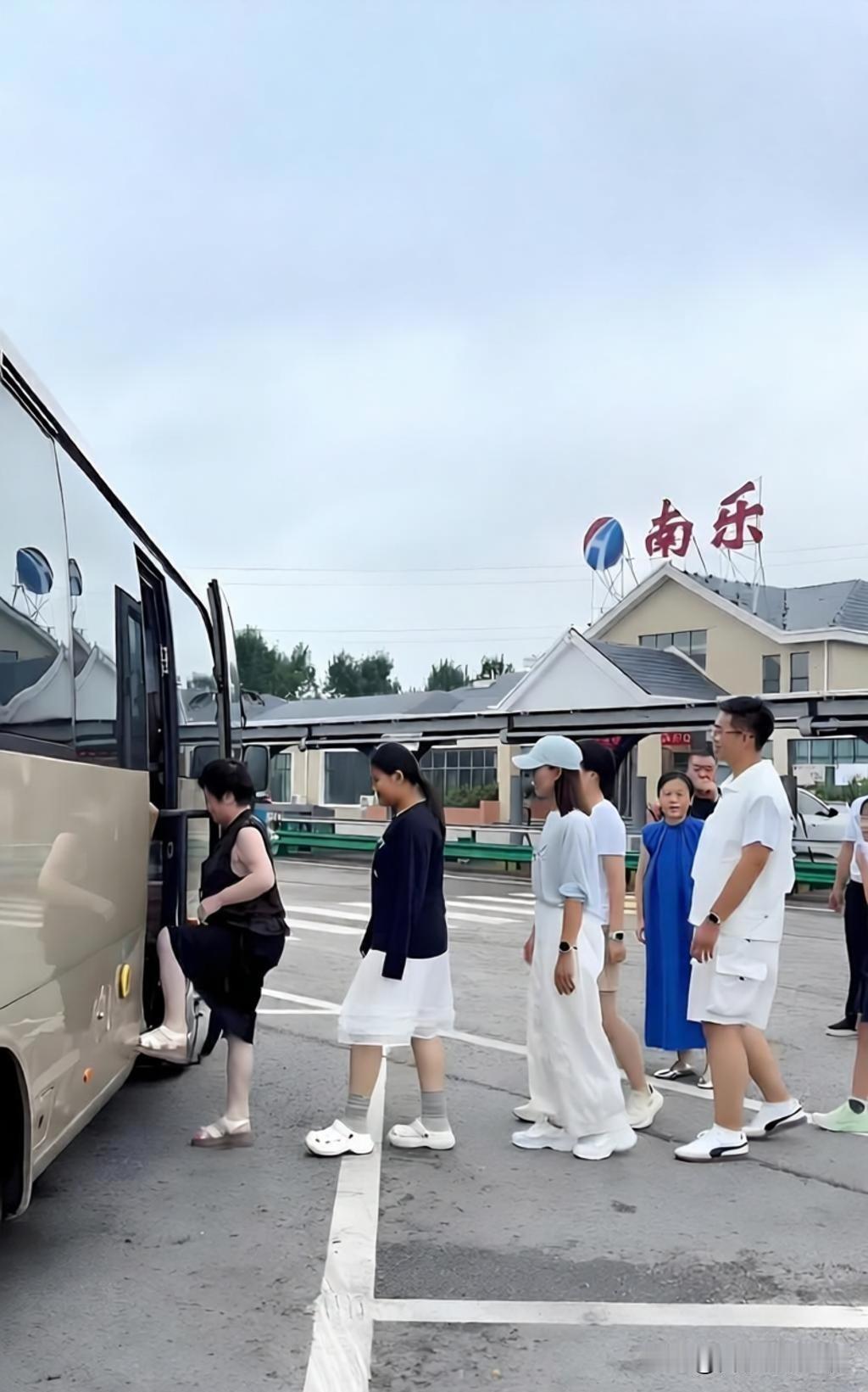 山东聊城一位考生今年考出676分的好成绩，成功考入西安交大钱学森班，作为家族下一