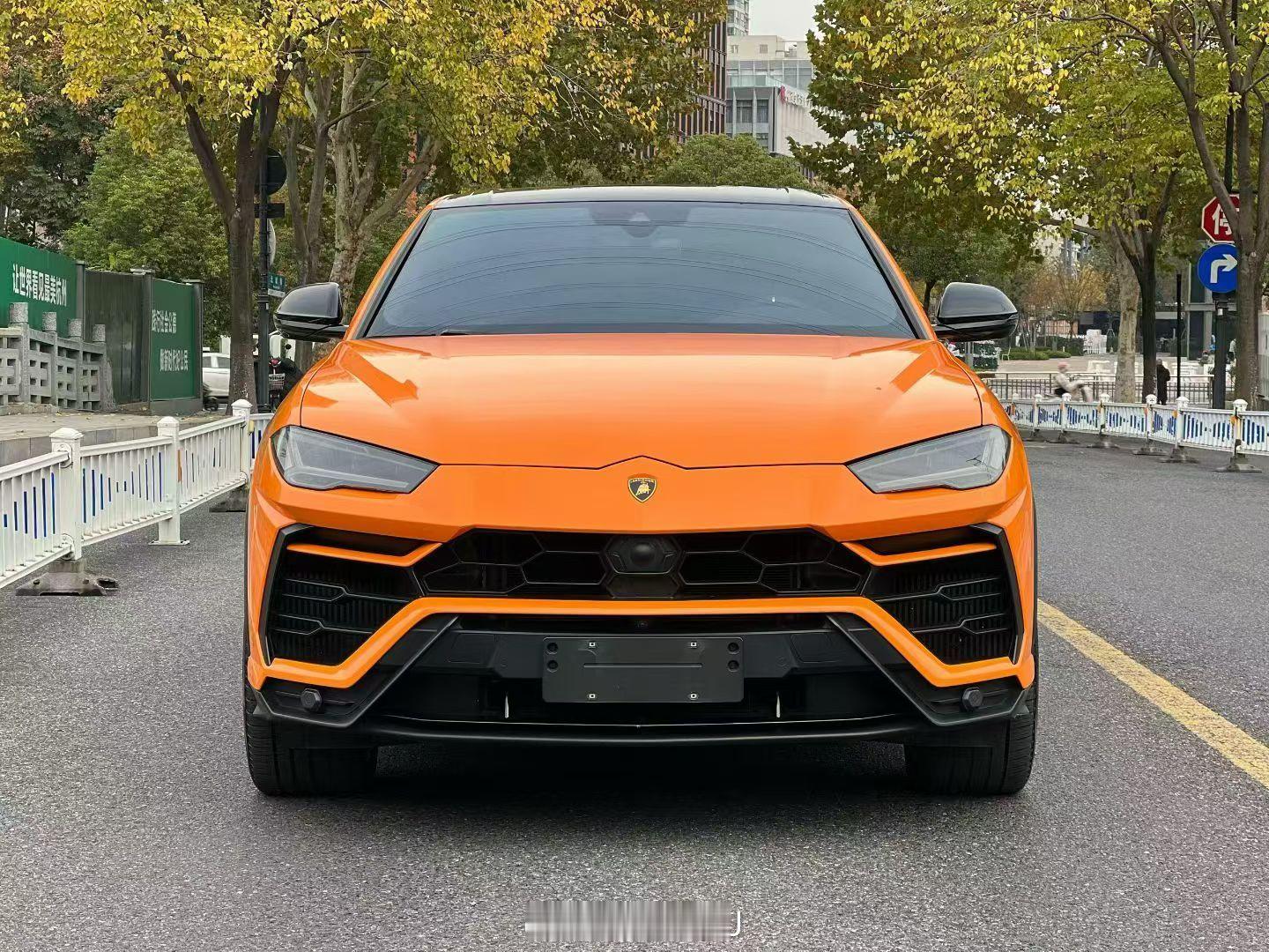 兰博基尼urus🖤🧡黑车贴橙膜20年上牌 安全行驶6万多公里支持置换按揭💰
