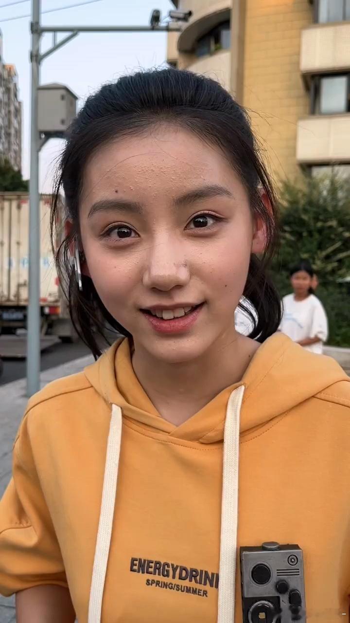 刘佳玺开始长痘了… 