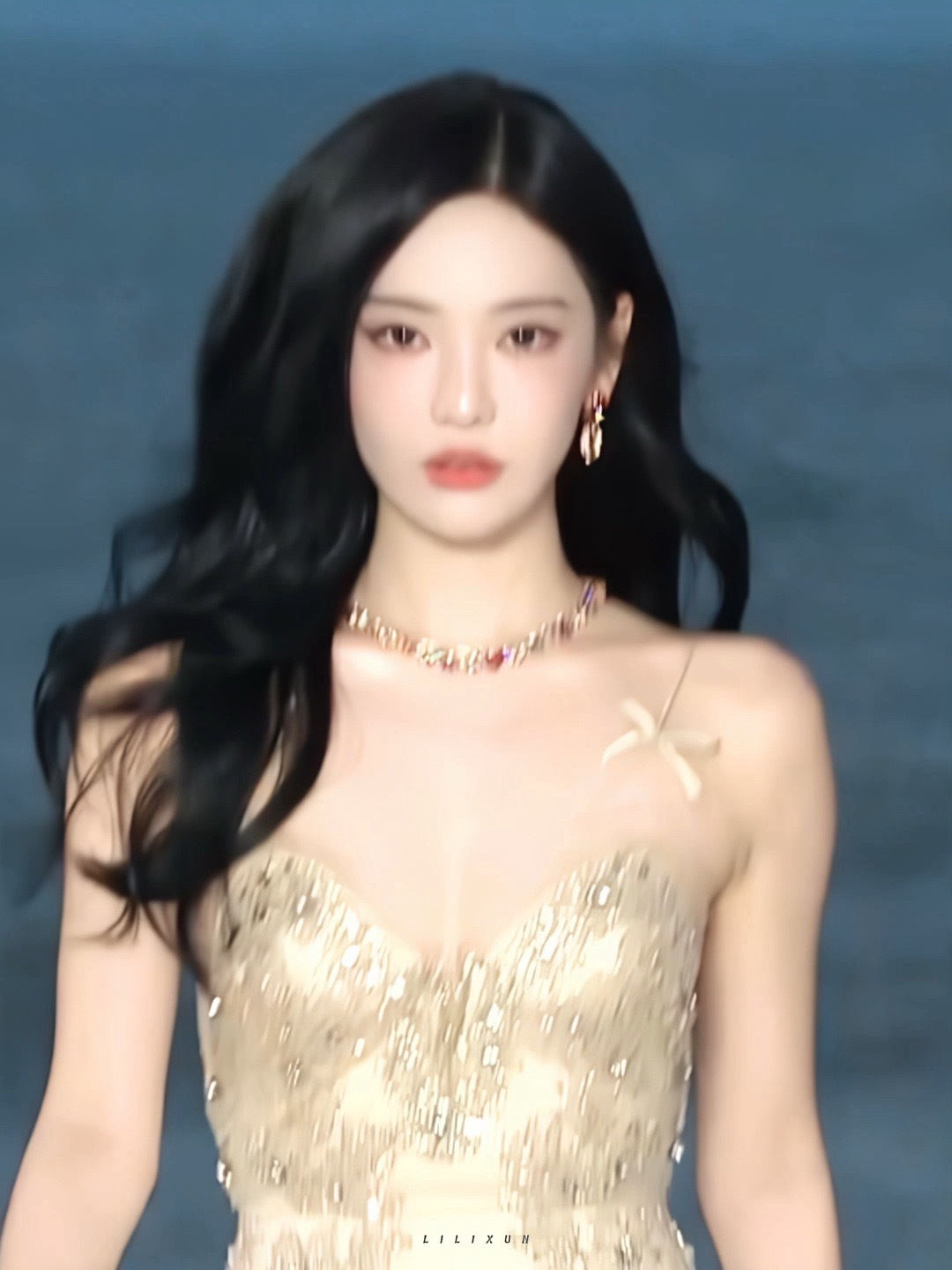 宁艺卓走路粉爽了宁艺卓Elle走秀 走路粉爽之！！！爽之！！！！ ​​​