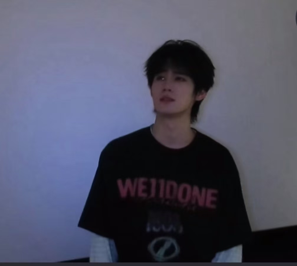 张真源今天有月光吗张真源唱一样的月光张真源今天有月光吗，不错，