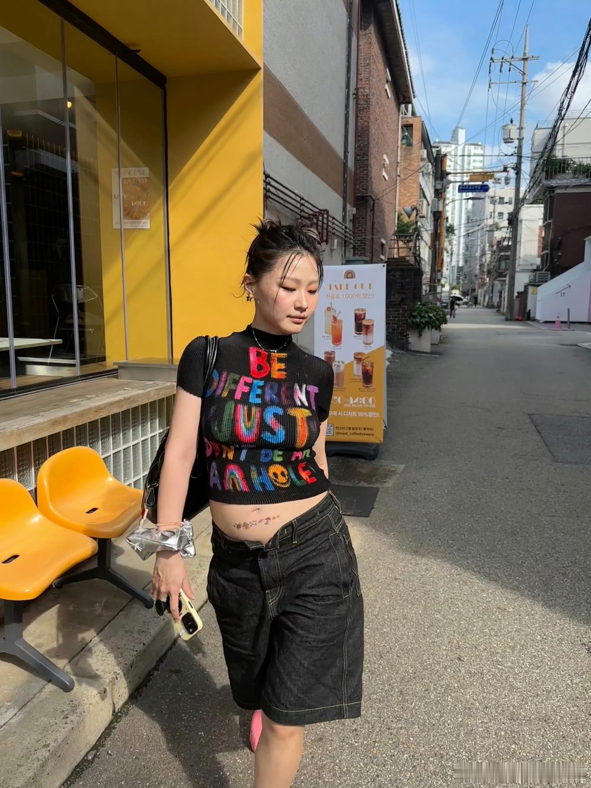 #金靖晒孕肚自拍#一个生命正在孕育而生的过程真的很神奇[爱你][爱你][爱你]每