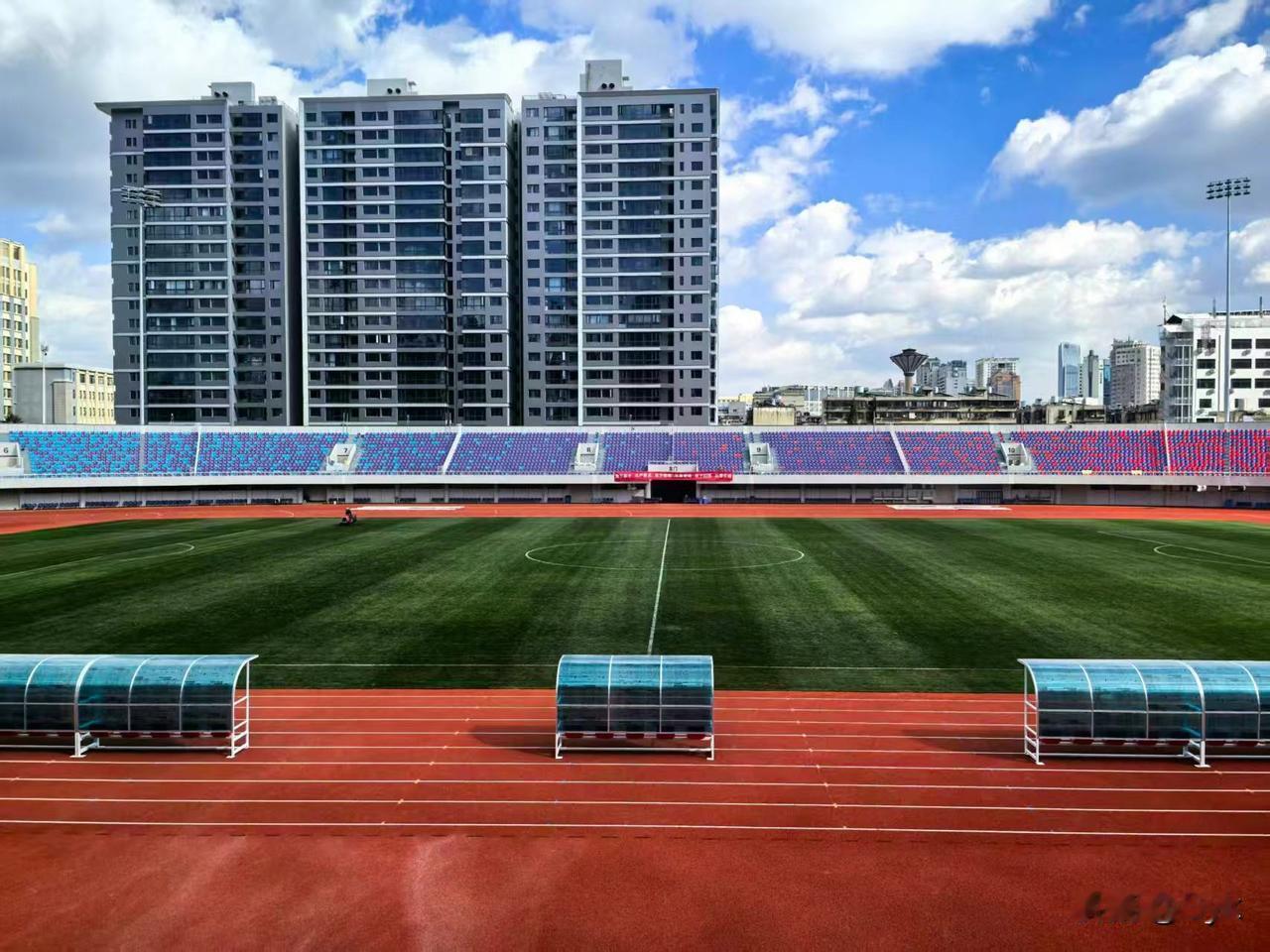 滇超昆明对阵昭通这票也太难抢了！
今天中午12点准时官方小程序抢票，
结果页面刚