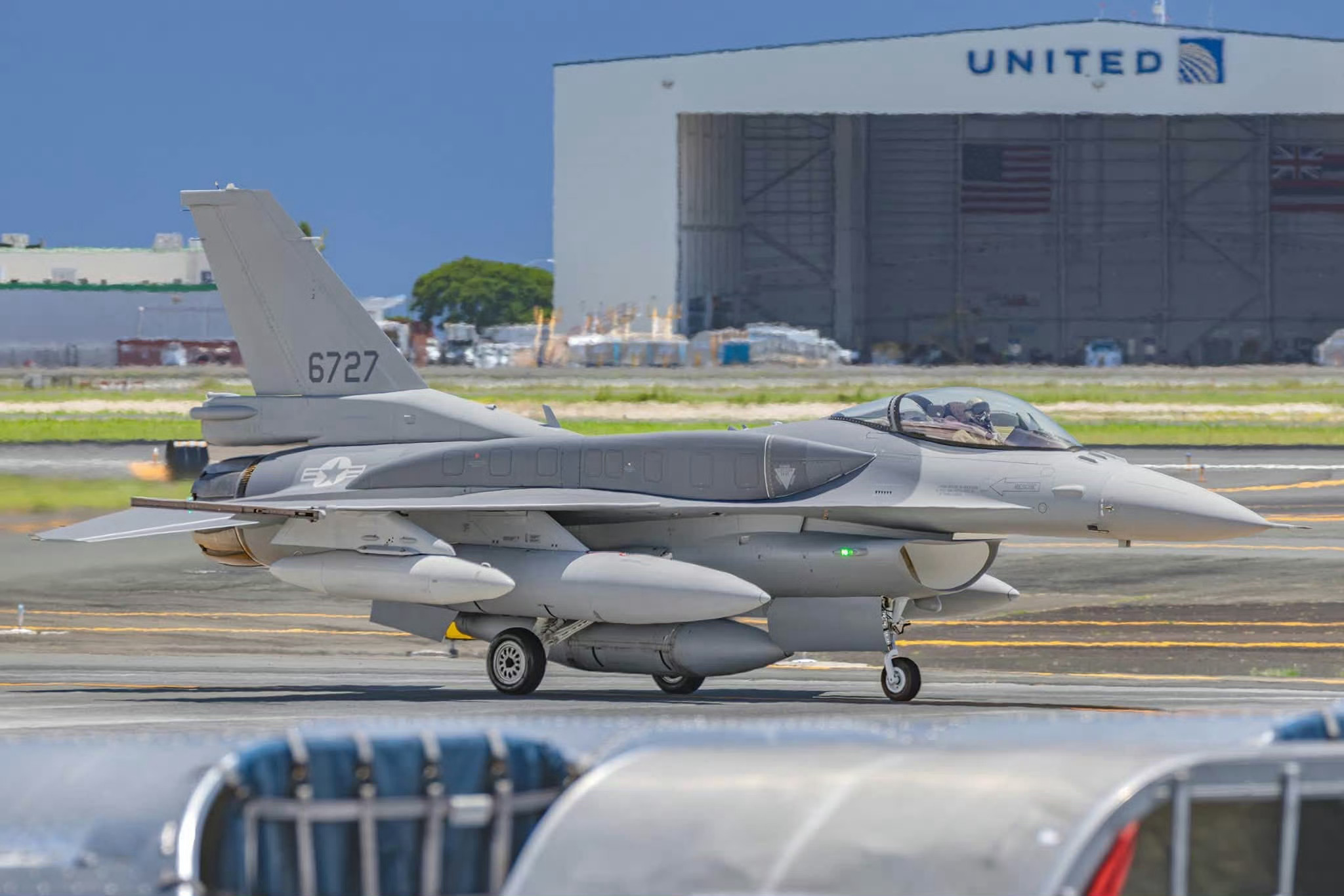 ROCAF最新锐F-16V飞抵蛤蛙夷经停，即将在美国空军KC-135的保障下一路
