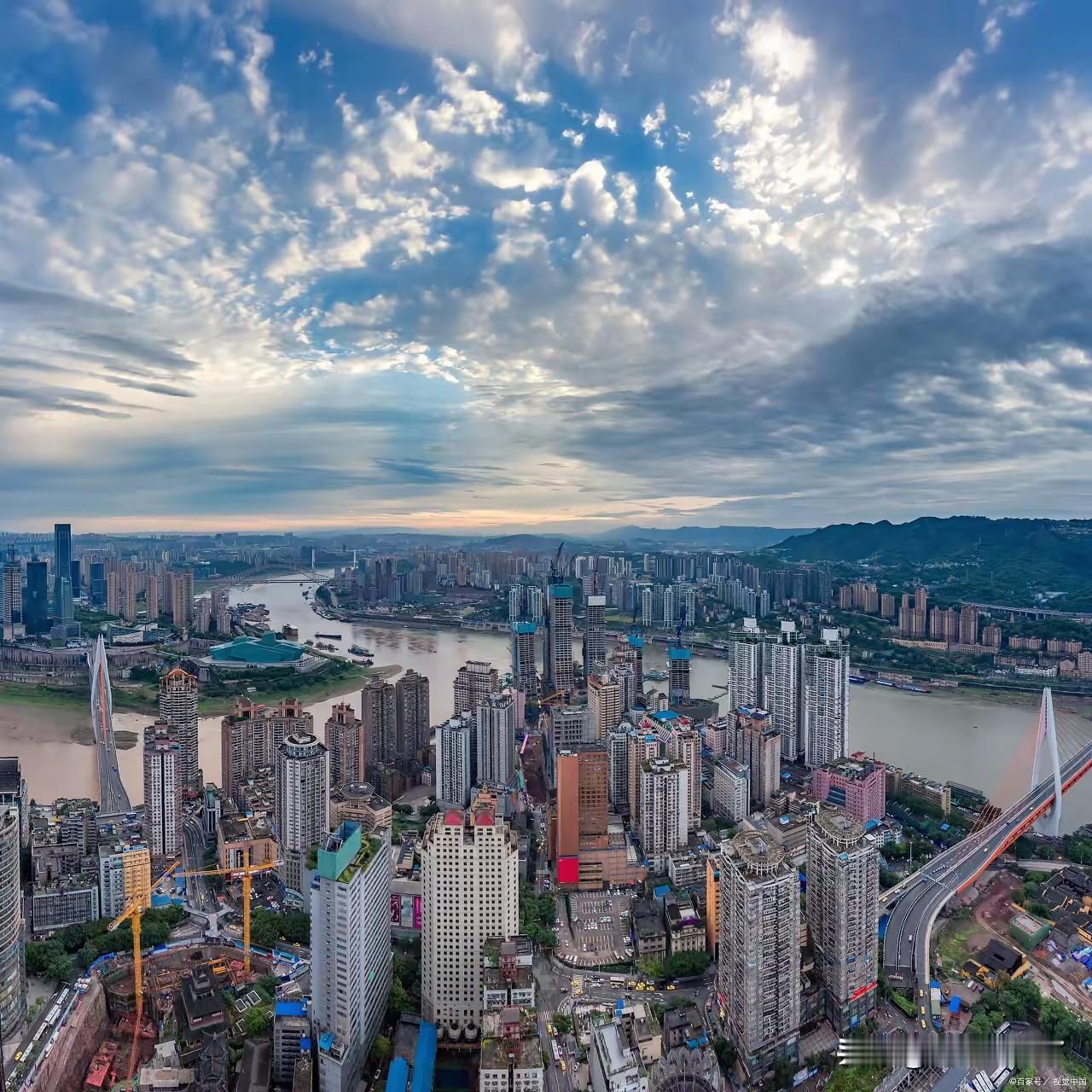 重庆是近些年发展比较快的城市，也是西部大开发重要的节点城市，截止到2025年，重