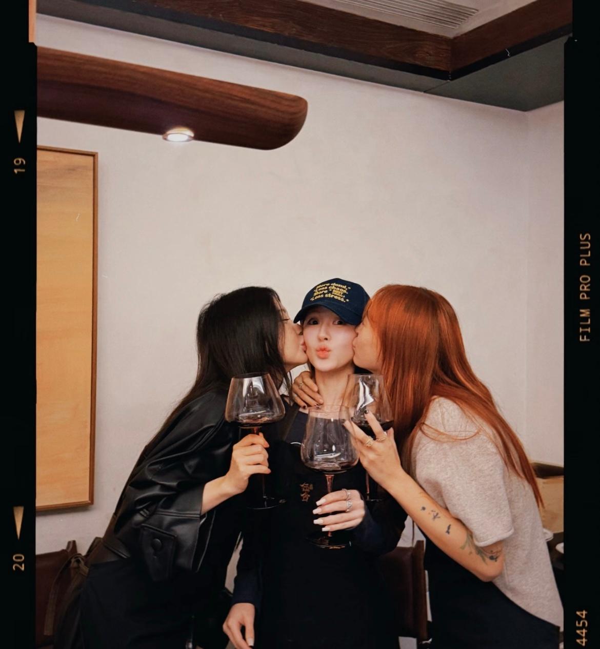 都让开！让我亲一口！🥲